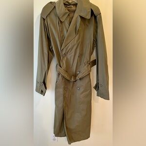 Rare WWIl Army Military Officer
Lightweight Raincoat. Taupe
Shade 179 Sz 36 Long